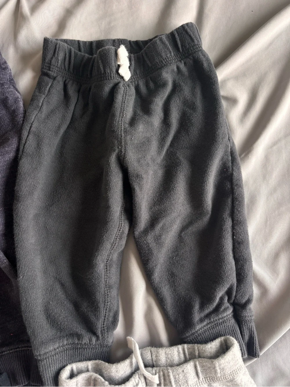 Carter’s Bundle of 4 Jogger Pants Sweatpants Gray Black Navy Light Gray 9 Months